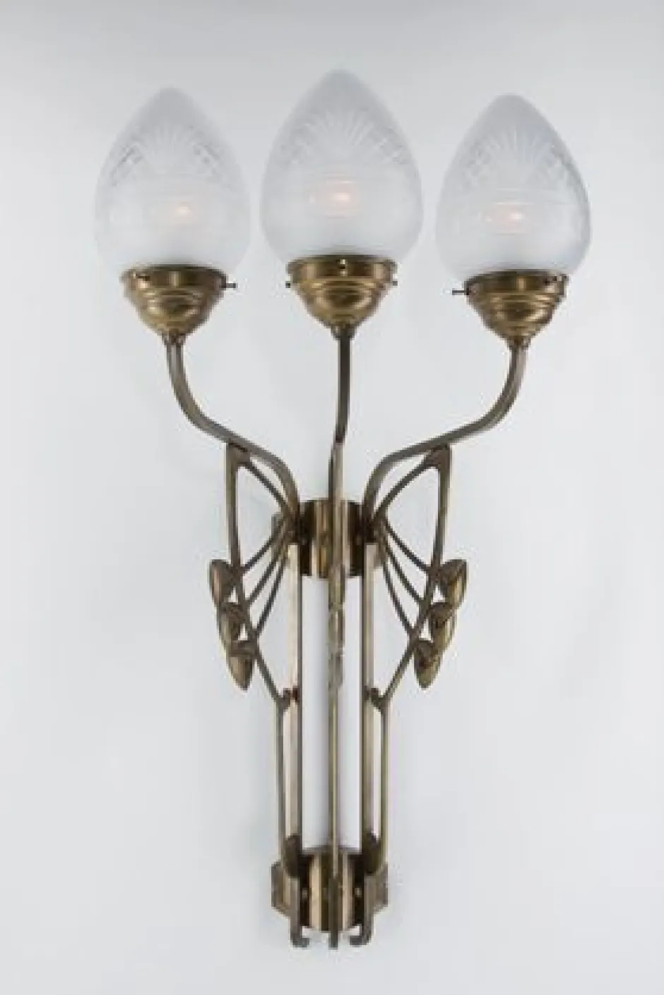 Berliner Messingleuchten Blendarme Wandleuchte Messing Glas Weiß E27 H:86 cm< Wohnzimmerlampen|Metall Lampen