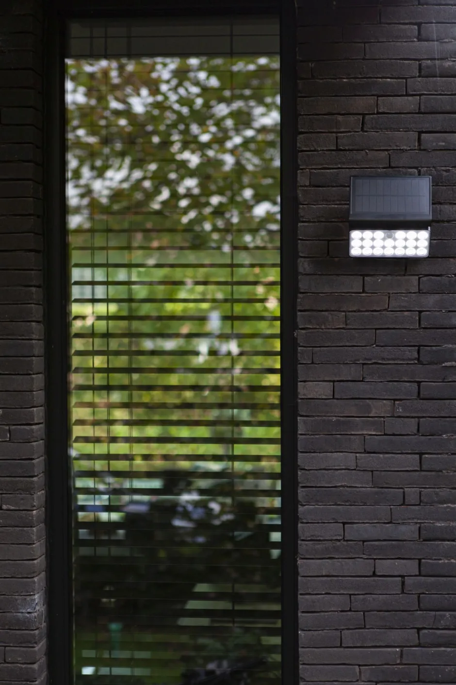 Solarleuchten|Led Außenleuchten*Eco-Light LED Solar Wandlampe Bewegungsmelder dimmbar 8 W IP44