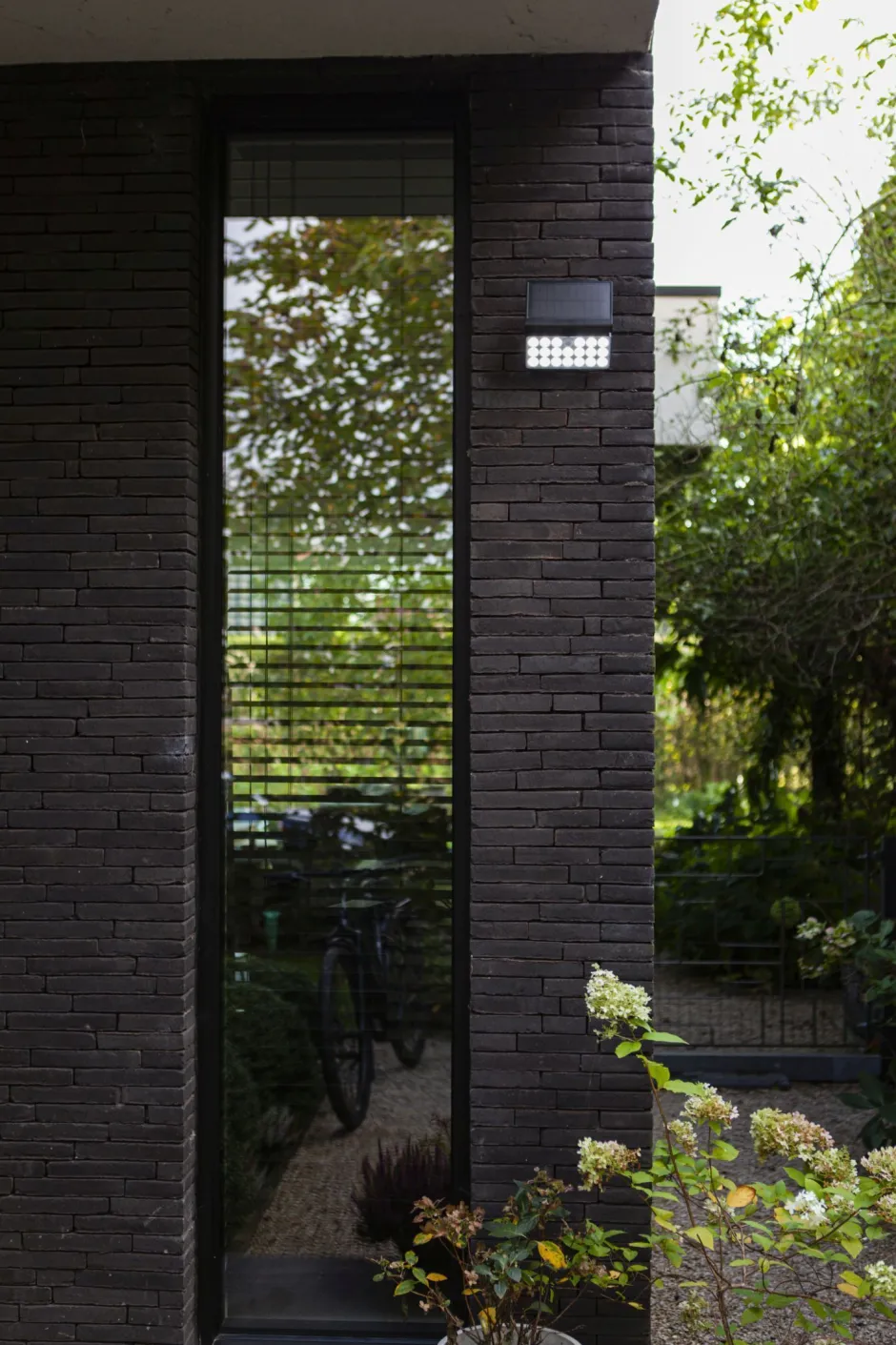 Solarleuchten|Led Außenleuchten*Eco-Light LED Solar Wandlampe Bewegungsmelder dimmbar 8 W IP44