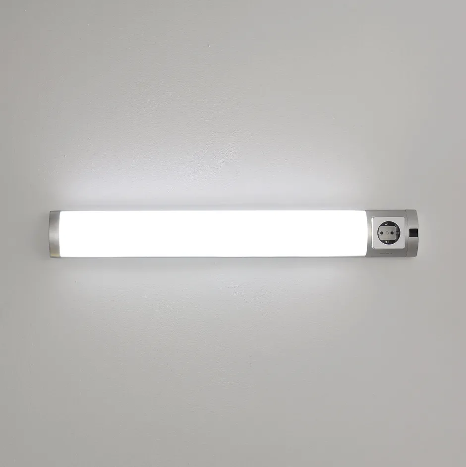 Easylight LED Unterbaulampe mit Steckdose 67cm Küche< Küchenlampen|Flurlampen