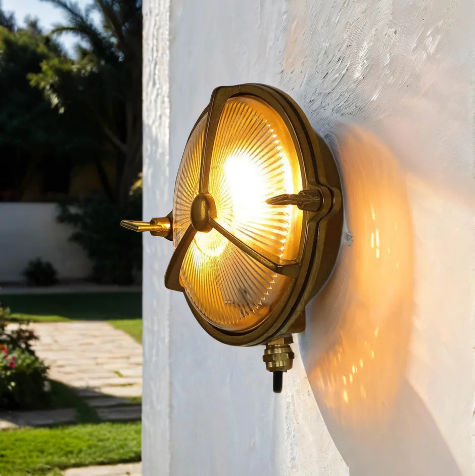 Lido Messing Wandleuchte rund IP64 Riffelglas Bullauge< Außenwandleuchten|Rustikale Lampen
