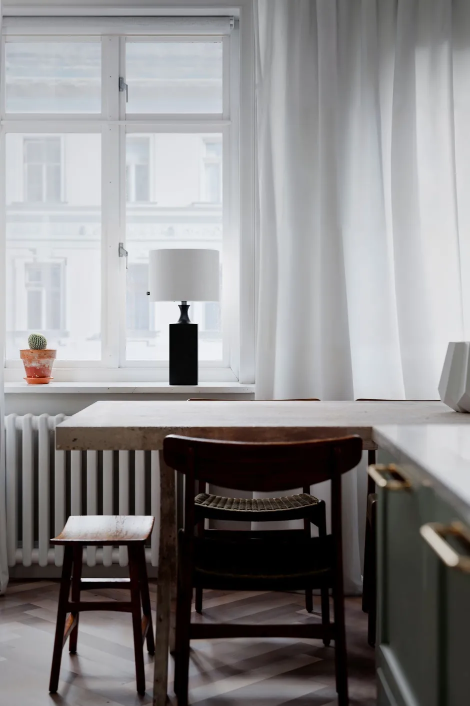 By Rydéns Tischleuchete Schwarz Weiß 56 cm aus Holz Stoff E27< Wohnzimmerlampen|Schlafzimmer Lampen