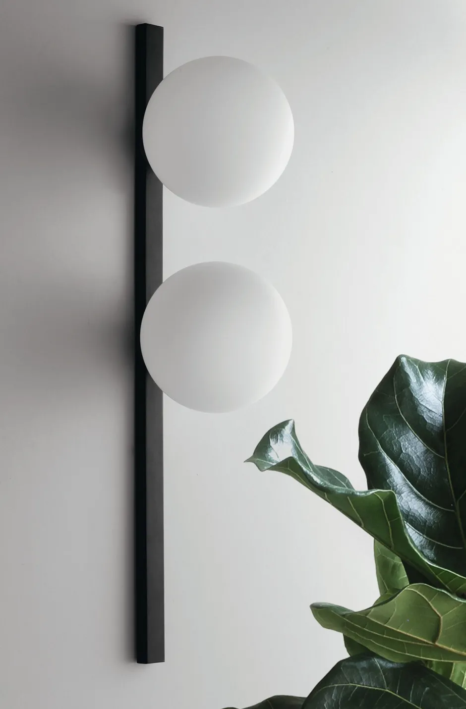 Eco-Light Wandlampe Schwarz Weiß Glaskugel E14 H:60 cm 2-flammig< Wohnzimmerlampen|Glaslampen